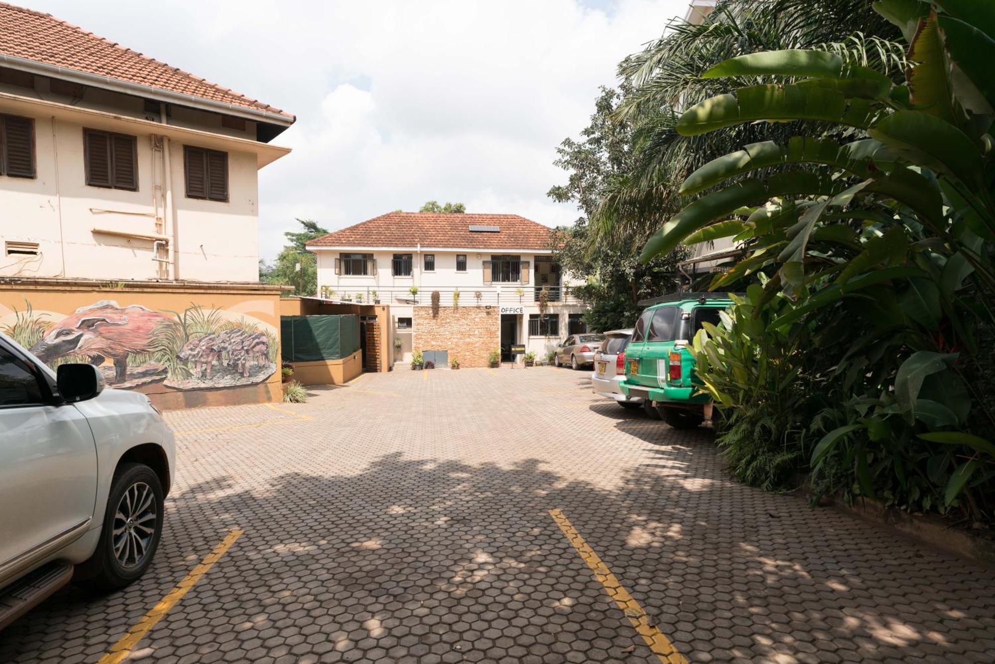 Bushpig Backpackers Hostel Kampala Exterior photo