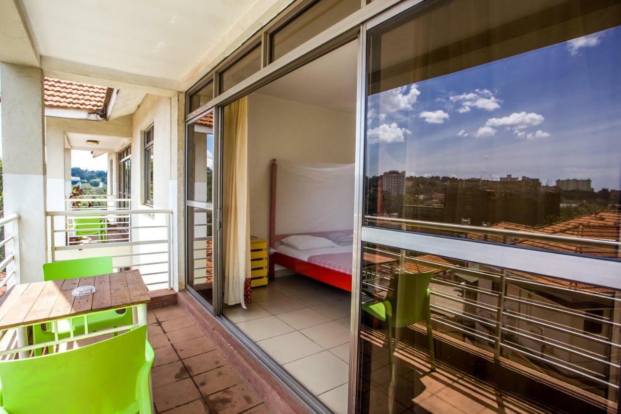 Bushpig Backpackers Hostel Kampala Exterior photo