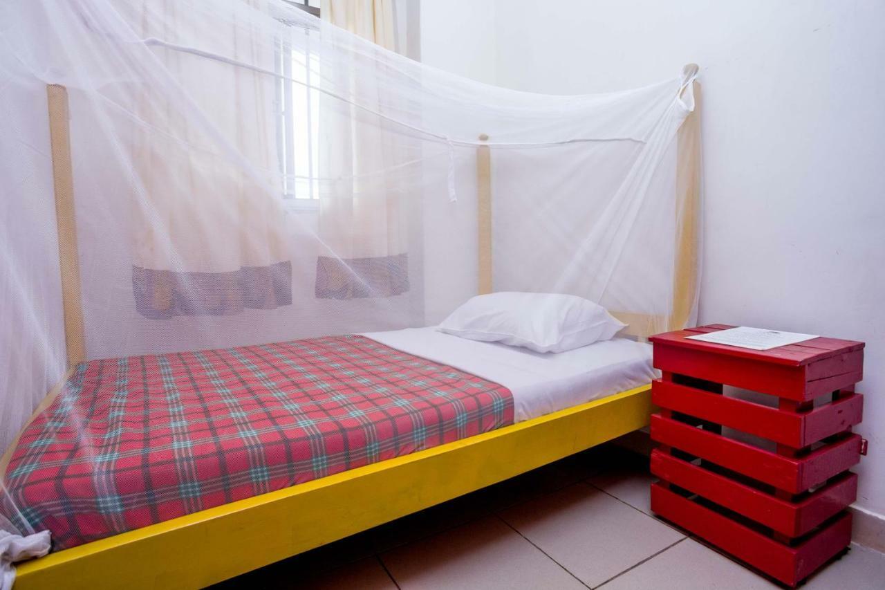 Bushpig Backpackers Hostel Kampala Exterior photo
