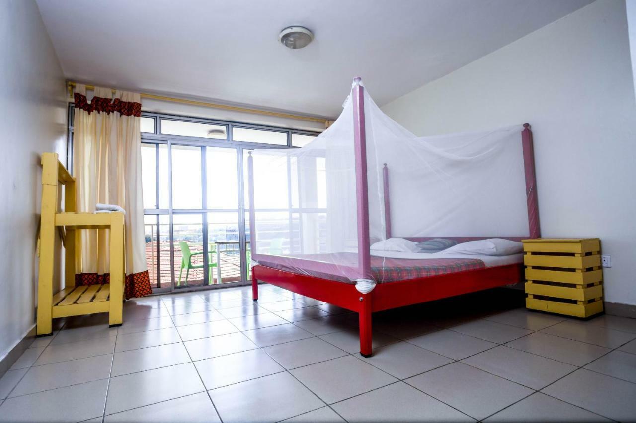 Bushpig Backpackers Hostel Kampala Exterior photo