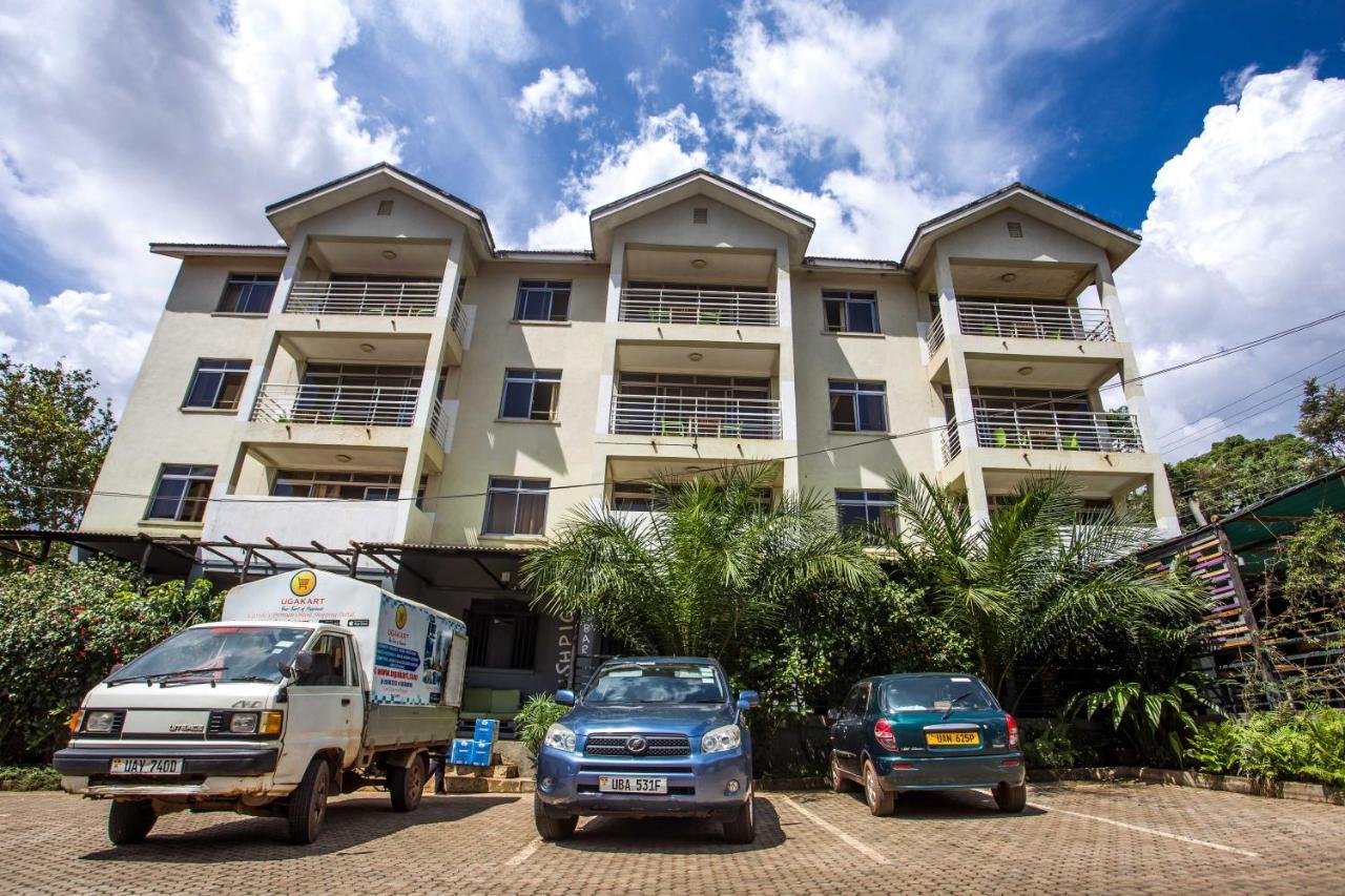 Bushpig Backpackers Hostel Kampala Exterior photo